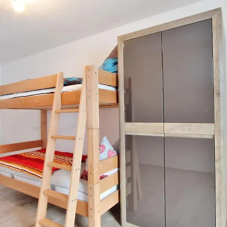 Spacious With Garden In