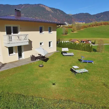 Spacious With Garden In